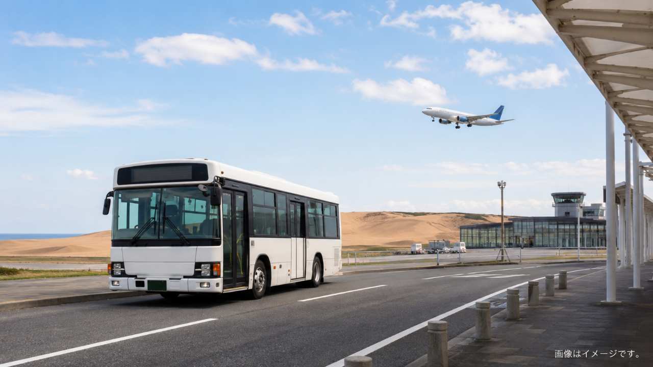 鳥取砂丘コナン空港へ向かう連絡バスと飛行機を連想させる旅行イメージ