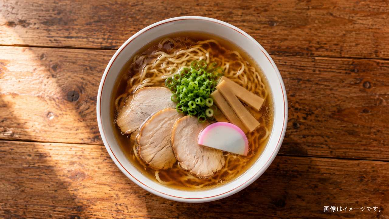 鳥取の昔ながらの食堂で提供される王道の牛骨醤油ラーメン