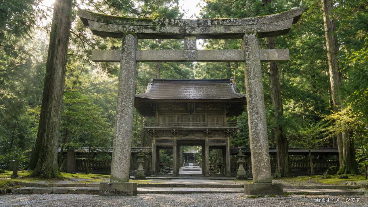鳥取県湯梨浜町の伯耆一ノ宮倭文神社をテーマにした、ブログ記事のアイキャッチ用の実写写真風画像