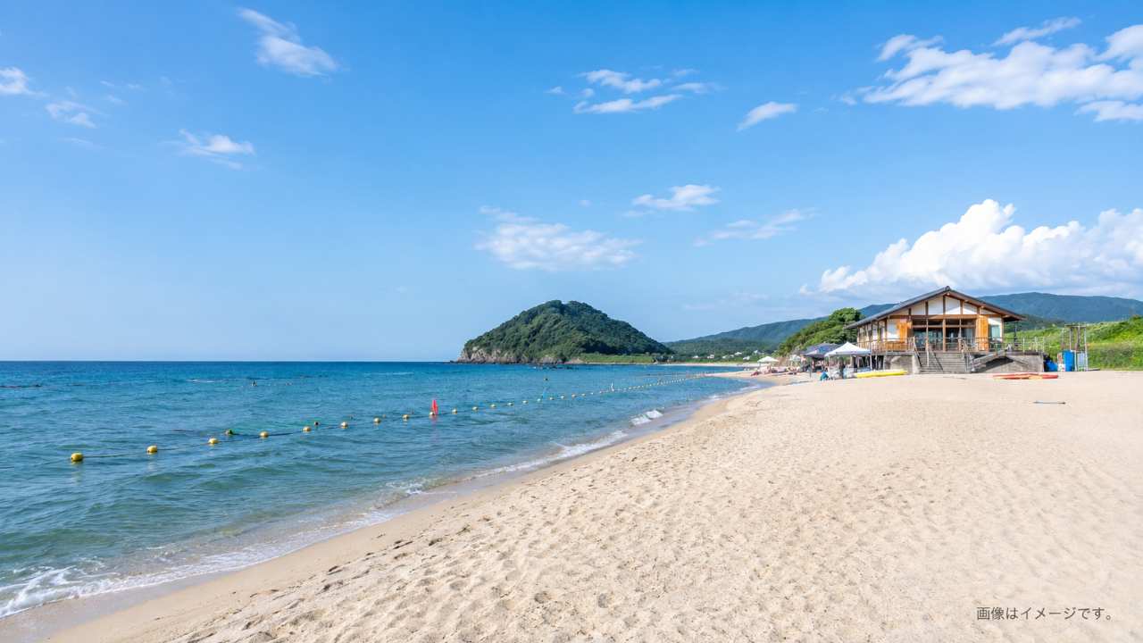 鳥取県湯梨浜町にあるハワイ海水浴場をイメージした実写風写真